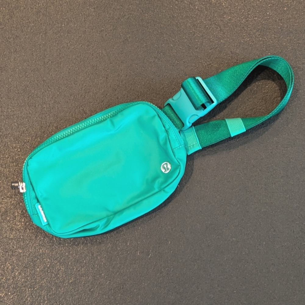 LULULEMON Athletica Emerald Green Belt Bag 1L